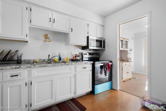 1965 Axtell Drive 4, Troy, MI 48084