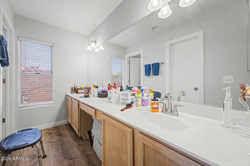 Image 12 of property listing at 931 N MARBLE Street, Gilbert, AZ 85234