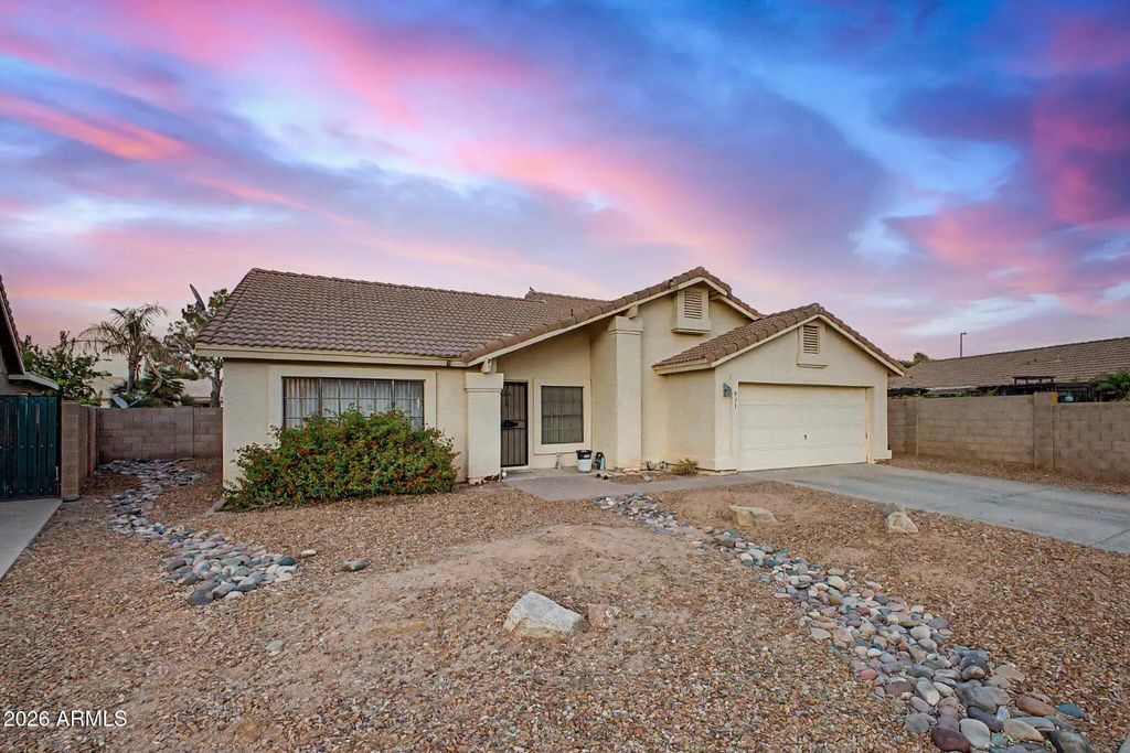 Image 2 of property listing at 931 N MARBLE Street, Gilbert, AZ 85234