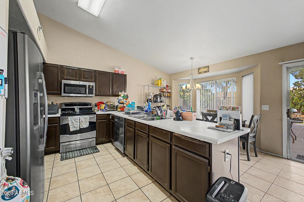 Image 6 of property listing at 931 N MARBLE Street, Gilbert, AZ 85234