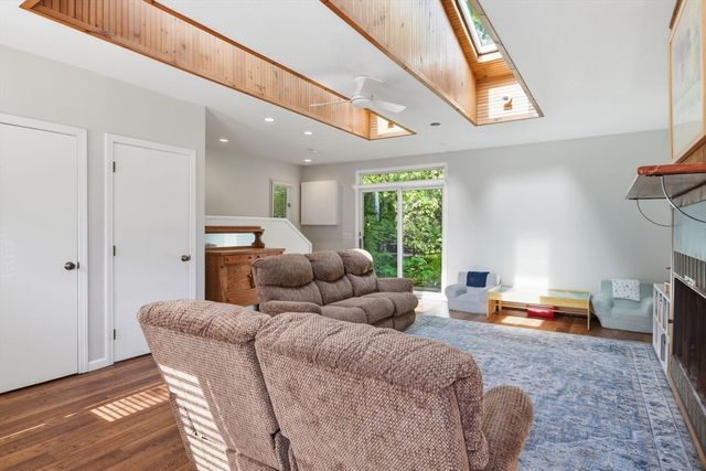 116 Williams St, Longmeadow, MA 01106