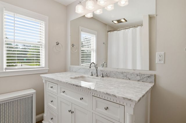 116 Williams St, Longmeadow, MA 01106