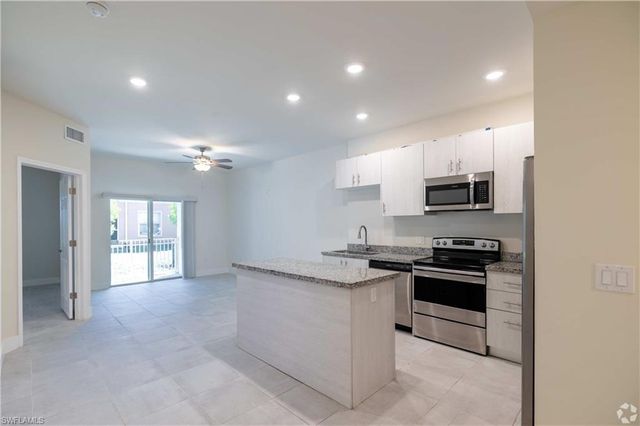 3303 SW 8th PL # 201, Cape Coral, FL 33914