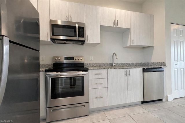 3303 SW 8th PL # 201, Cape Coral, FL 33914