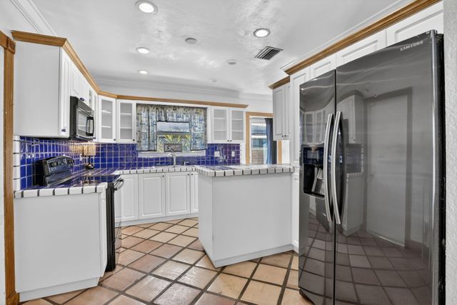742 Hollywood Boulevard, Hollywood, FL 33019