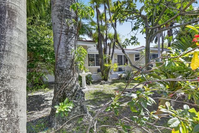 742 Hollywood Boulevard, Hollywood, FL 33019