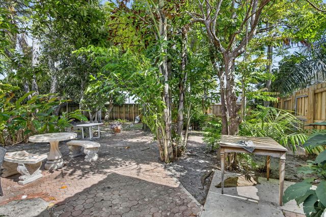 742 Hollywood Boulevard, Hollywood, FL 33019