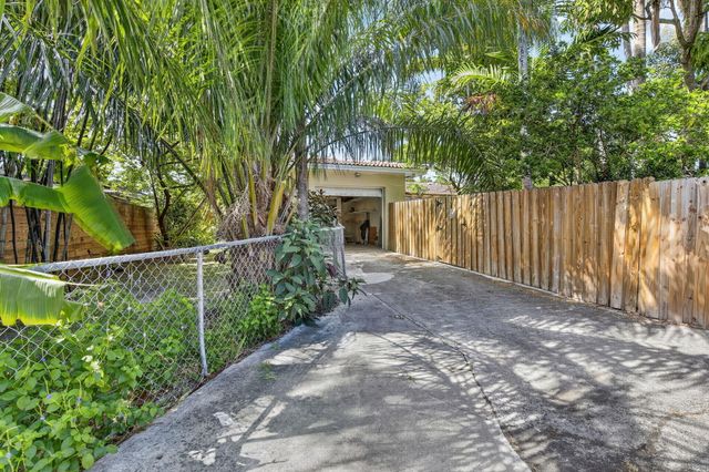 742 Hollywood Boulevard, Hollywood, FL 33019