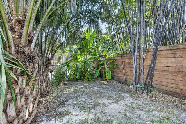 742 Hollywood Boulevard, Hollywood, FL 33019