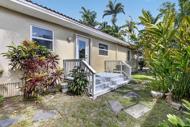 742 Hollywood Boulevard, Hollywood, FL 33019