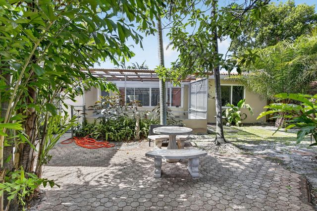 742 Hollywood Boulevard, Hollywood, FL 33019