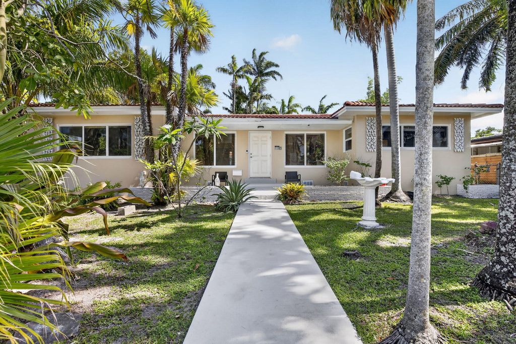 742 Hollywood Boulevard, Hollywood, FL 33019