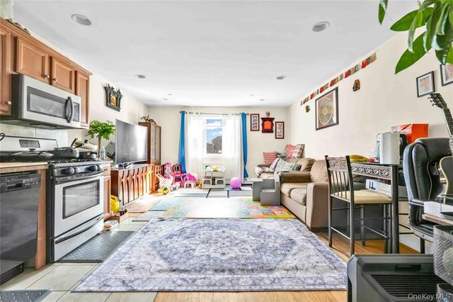 84-39 60th Dr, Middle Village, NY 11379