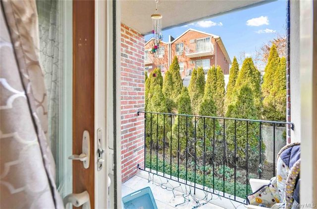 84-39 60th Dr, Middle Village, NY 11379