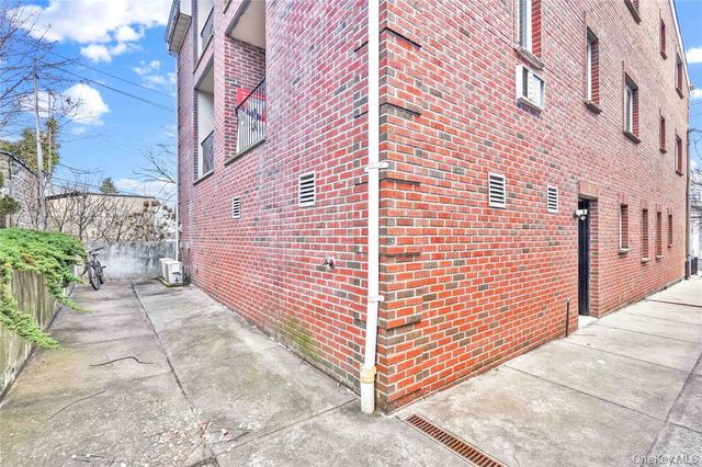 84-39 60th Dr, Middle Village, NY 11379