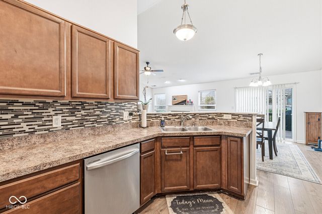 8112 Elsen Ridge, Avon, IN 46123