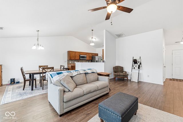 8112 Elsen Ridge, Avon, IN 46123