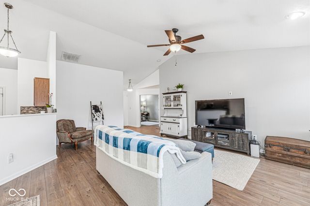 8112 Elsen Ridge, Avon, IN 46123