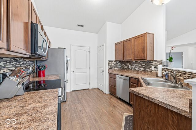 8112 Elsen Ridge, Avon, IN 46123