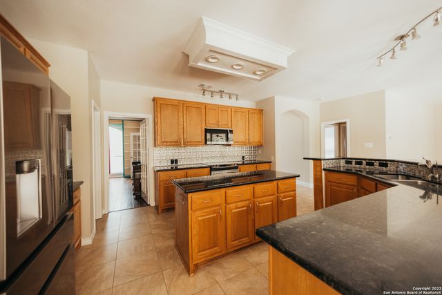 519 Wildgrove Ln, San Antonio, TX 78258