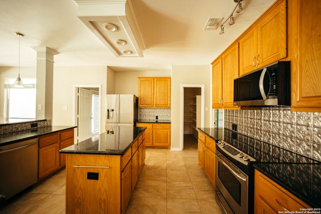 519 Wildgrove Ln, San Antonio, TX 78258