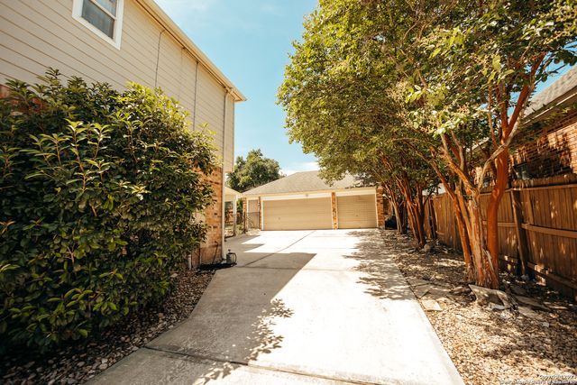 519 Wildgrove Ln, San Antonio, TX 78258