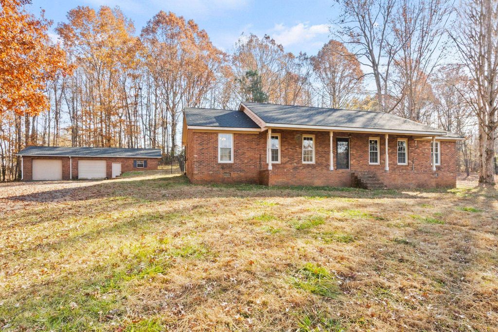 6861 REIDVILLE Road, Woodruff, SC 29388