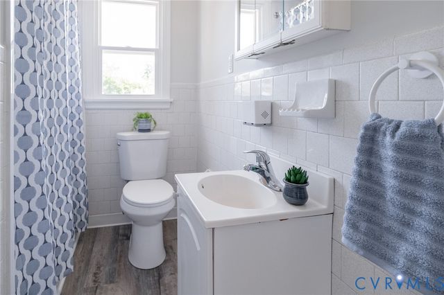 2311 Maplewood Rd, Henrico, VA 23228