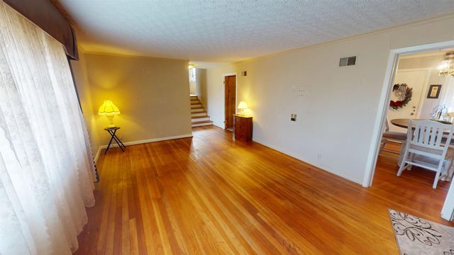 127 Green Oak Drive, Huntington, WV 25705