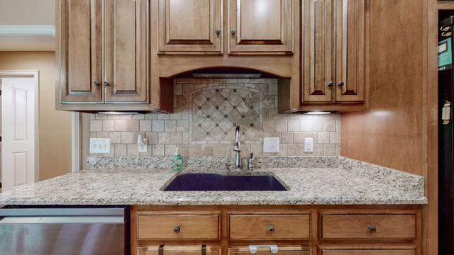 1007 Briarwood Dr, Cottontown, TN 37048