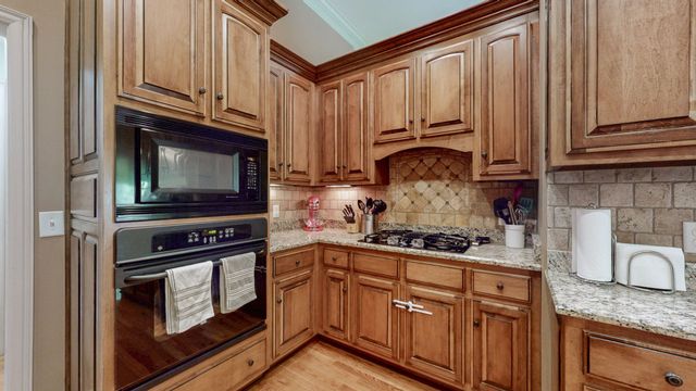 1007 Briarwood Dr, Cottontown, TN 37048