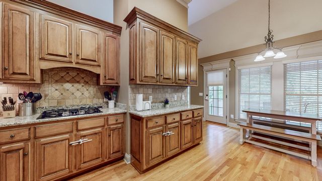 1007 Briarwood Dr, Cottontown, TN 37048