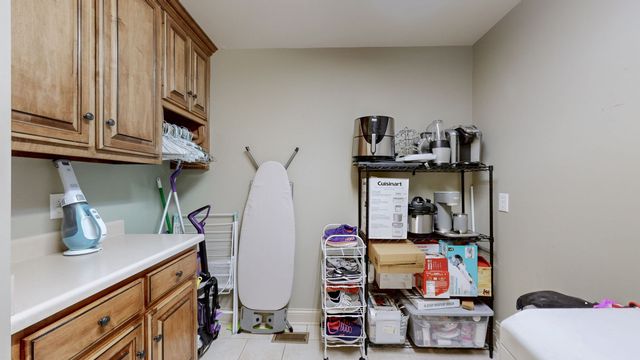 1007 Briarwood Dr, Cottontown, TN 37048