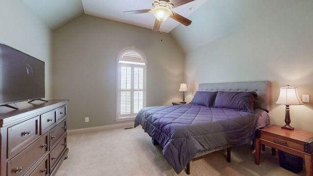 1007 Briarwood Dr, Cottontown, TN 37048