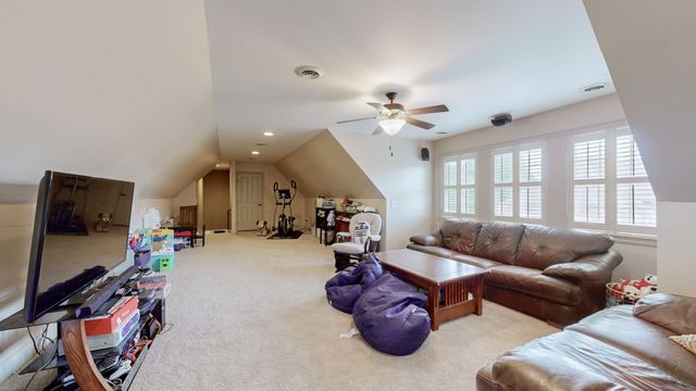 1007 Briarwood Dr, Cottontown, TN 37048