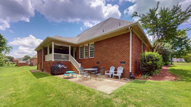 1007 Briarwood Dr, Cottontown, TN 37048