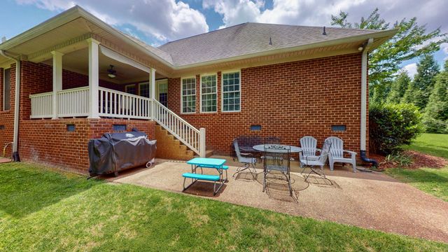 1007 Briarwood Dr, Cottontown, TN 37048
