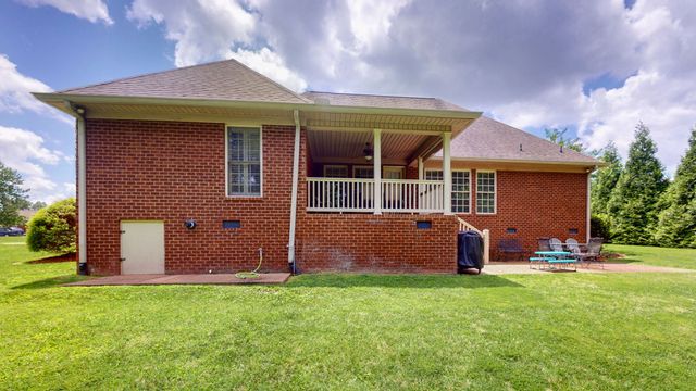 1007 Briarwood Dr, Cottontown, TN 37048