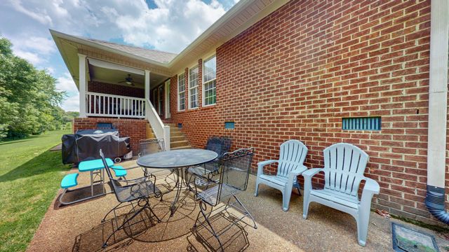 1007 Briarwood Dr, Cottontown, TN 37048