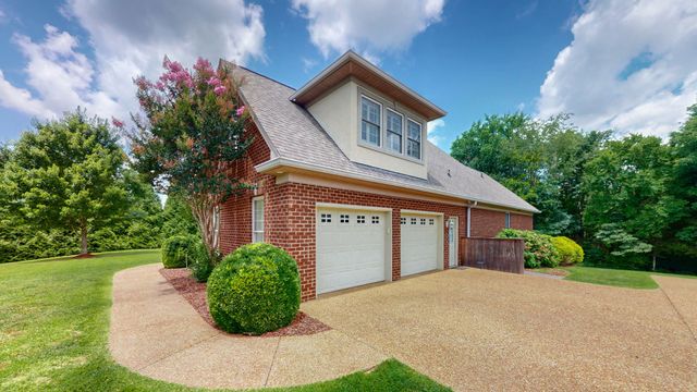 1007 Briarwood Dr, Cottontown, TN 37048