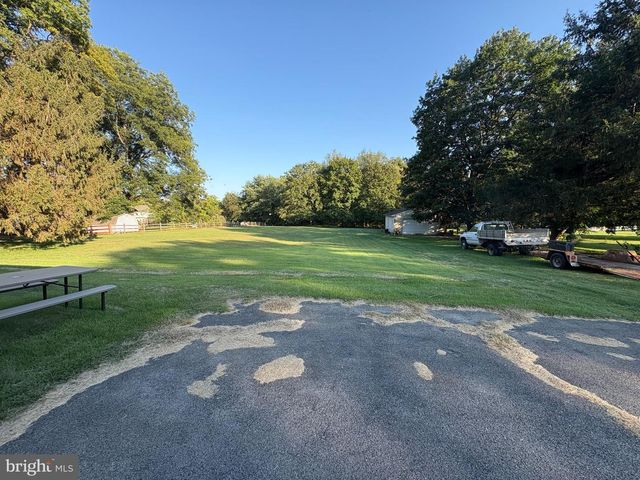 2460 HONEYSUCKLE LN, Lancaster, PA 17603