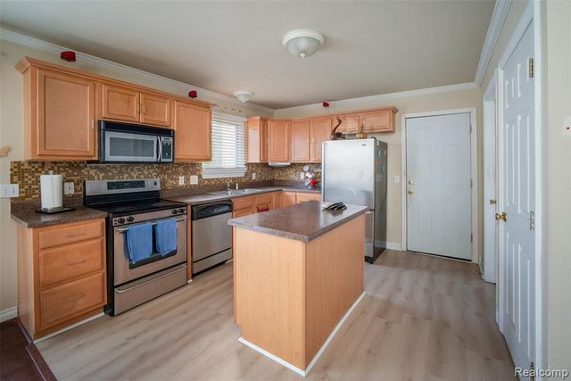 28136 Fortson Lane, Inkster, MI 48141