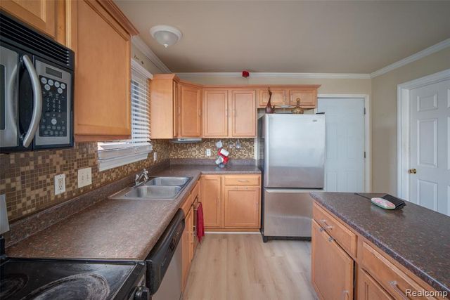 28136 Fortson Lane, Inkster, MI 48141