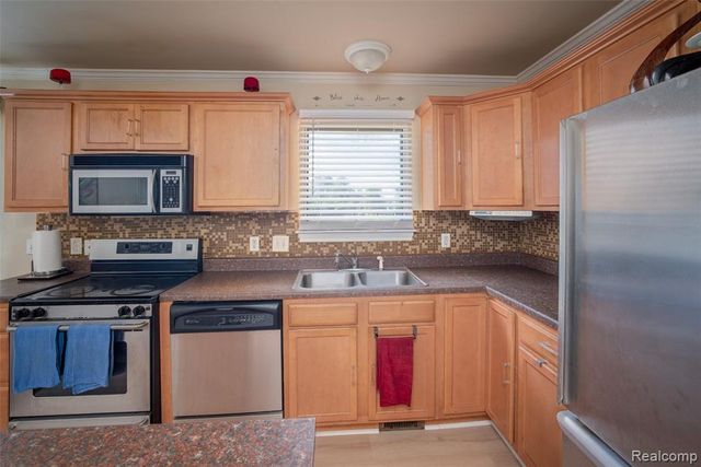 28136 Fortson Lane, Inkster, MI 48141