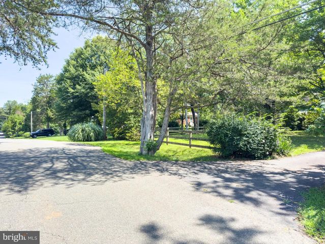 4113 PINERIDGE DR, Annandale, VA 22003