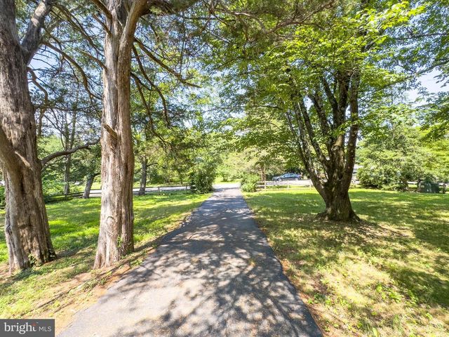 4113 PINERIDGE DR, Annandale, VA 22003