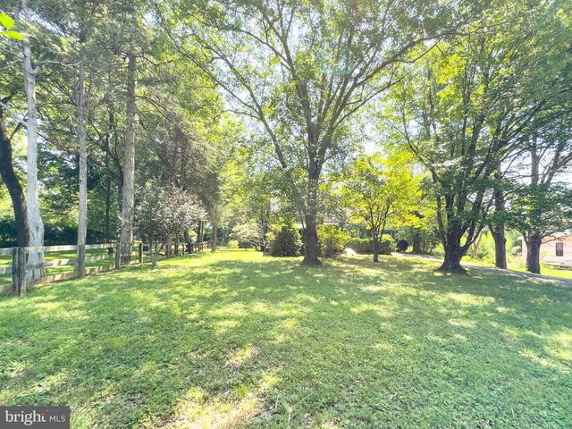 4113 PINERIDGE DR, Annandale, VA 22003