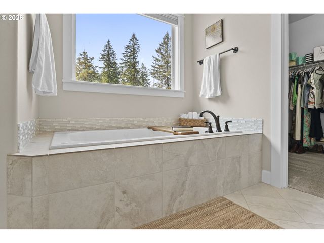8811 Ne 212TH Ave, Vancouver, WA 98682