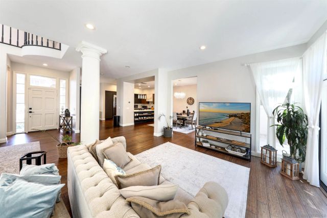 9760 Claiborne Sq, La Jolla, CA 92037