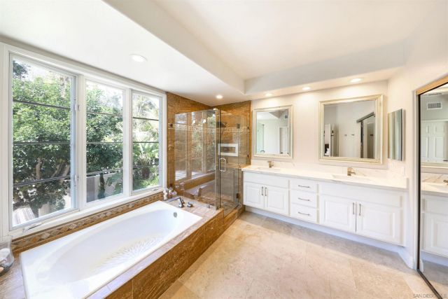 9760 Claiborne Sq, La Jolla, CA 92037
